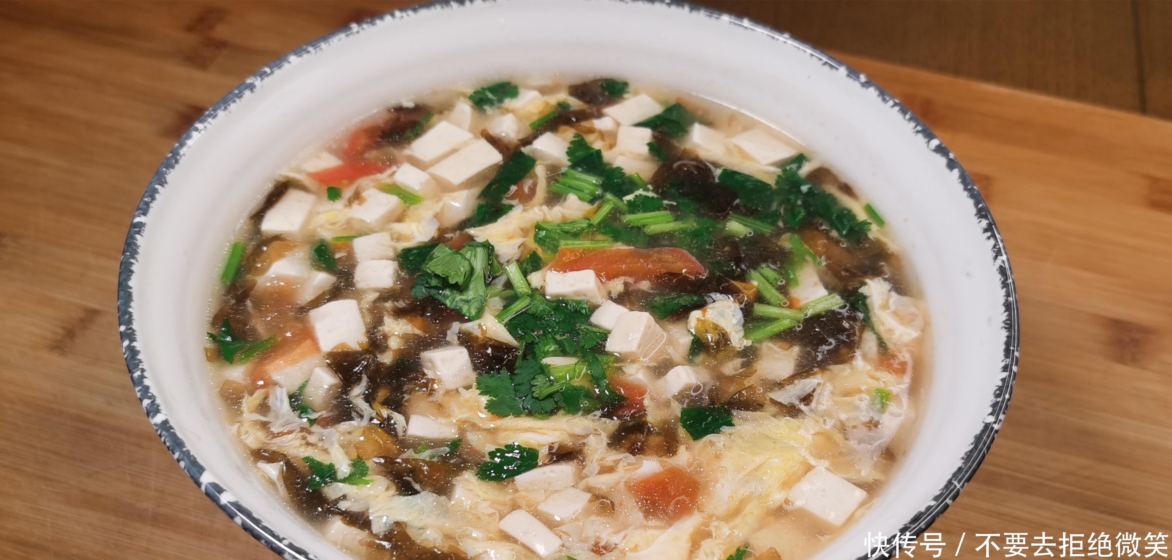 1块豆腐,2个鸡蛋,5分钟上桌的营养汤,少油少调料,超好喝