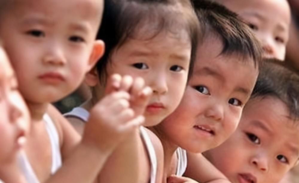 41岁“勇敢姥姥”生下3胞胎!奶粉钱成负担,网友:自己找罪受