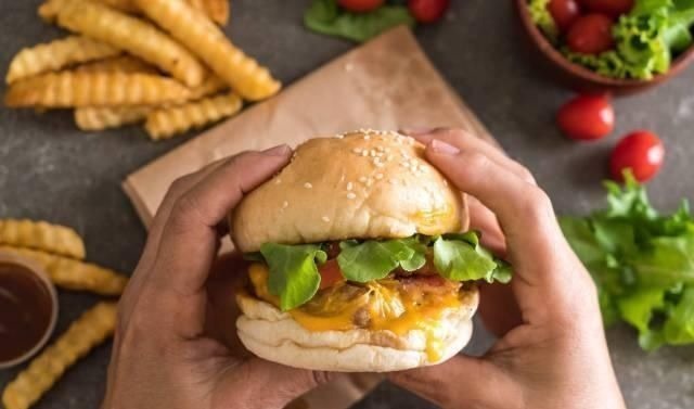 高血压患者|高血压“怕”一种水,提醒坚持喝,血压逐渐稳定,早知早受益