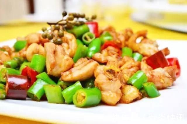 家常菜|美食推荐小煎鸡、家常菜肉丸、糯米切糕、卷心菜炒香肠的做法