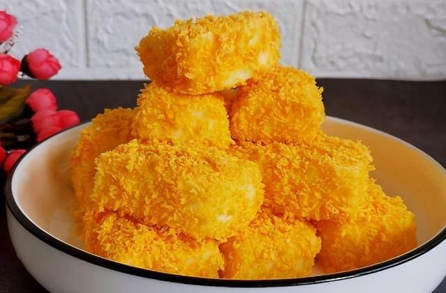  炸鲜奶|牛奶喝腻了，不妨试试新吃法，做法简单，孩子爱吃，一举两得