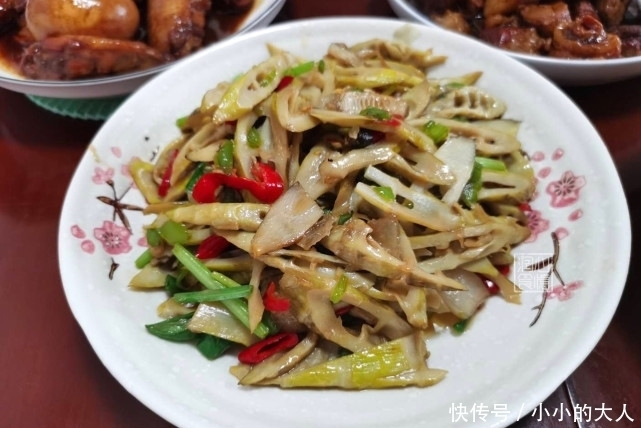 土鸡|自己做9菜一汤家人聚餐,成本不足200元,妈妈:你们就是爱去饭店