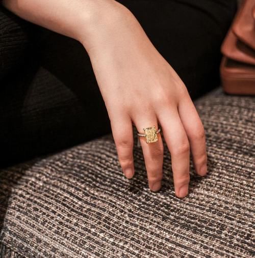 试戴了十只钻戒，分享一下选钻石的经验