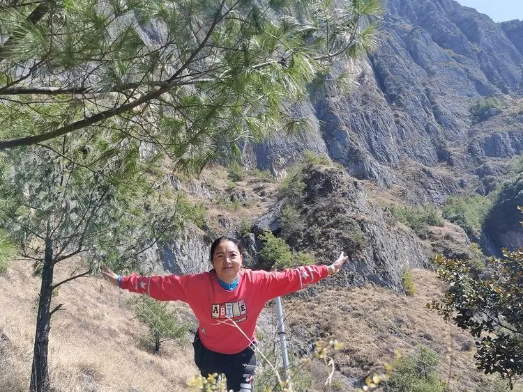 指南村|登顶东川小牯牛山——慈悲殿