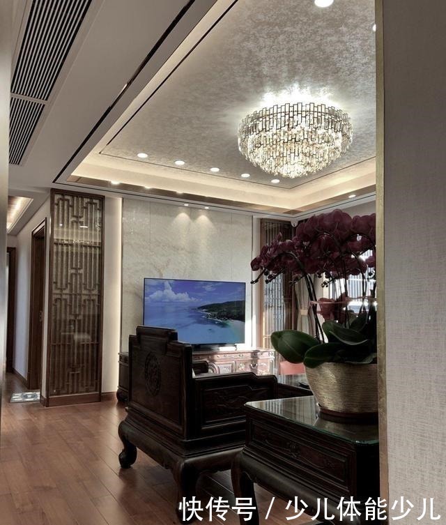 红木|土豪砸下千万,打造第一红木豪宅,一眼看过去都是人民币!