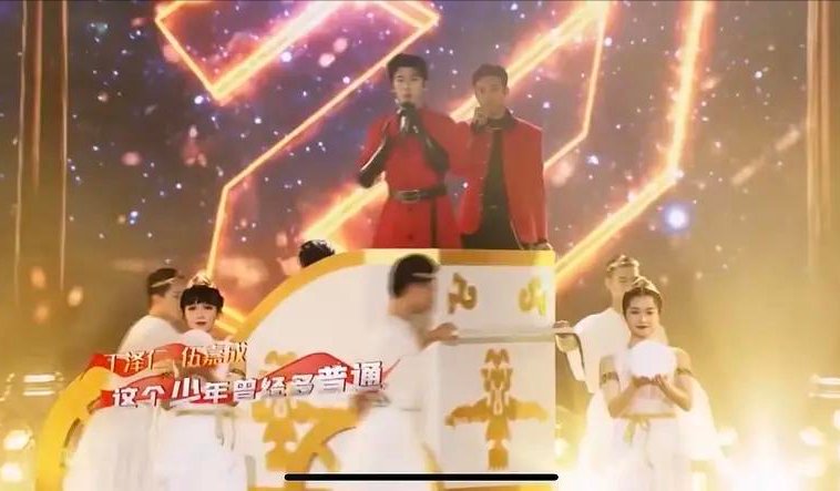 《哥哥》舞台抄袭韩国男团，韩国网友：小偷们又闭嘴默认了？