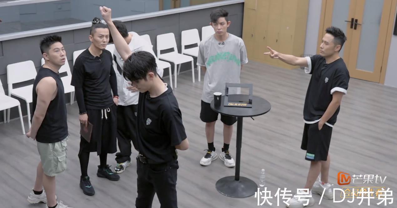 謝天華|做“爛好人”最終被淘汰,歐陽(yáng)靖,你的臉疼不疼