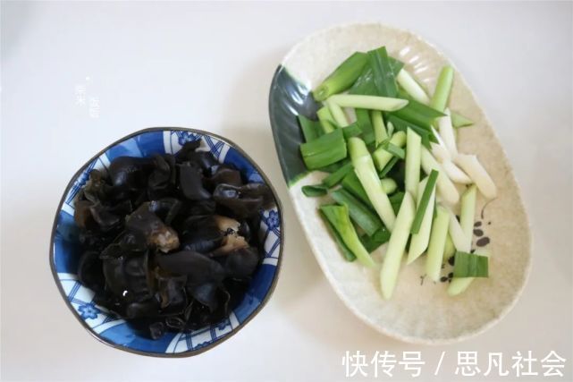 蒜苗|豆腐这样做太好吃了，我家每周做一次，软嫩入味，给肉都不换