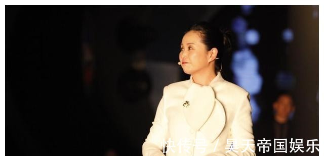 黃菡離開合作6年的《非誠勿擾》,孟非淚灑舞臺,她后悔嗎