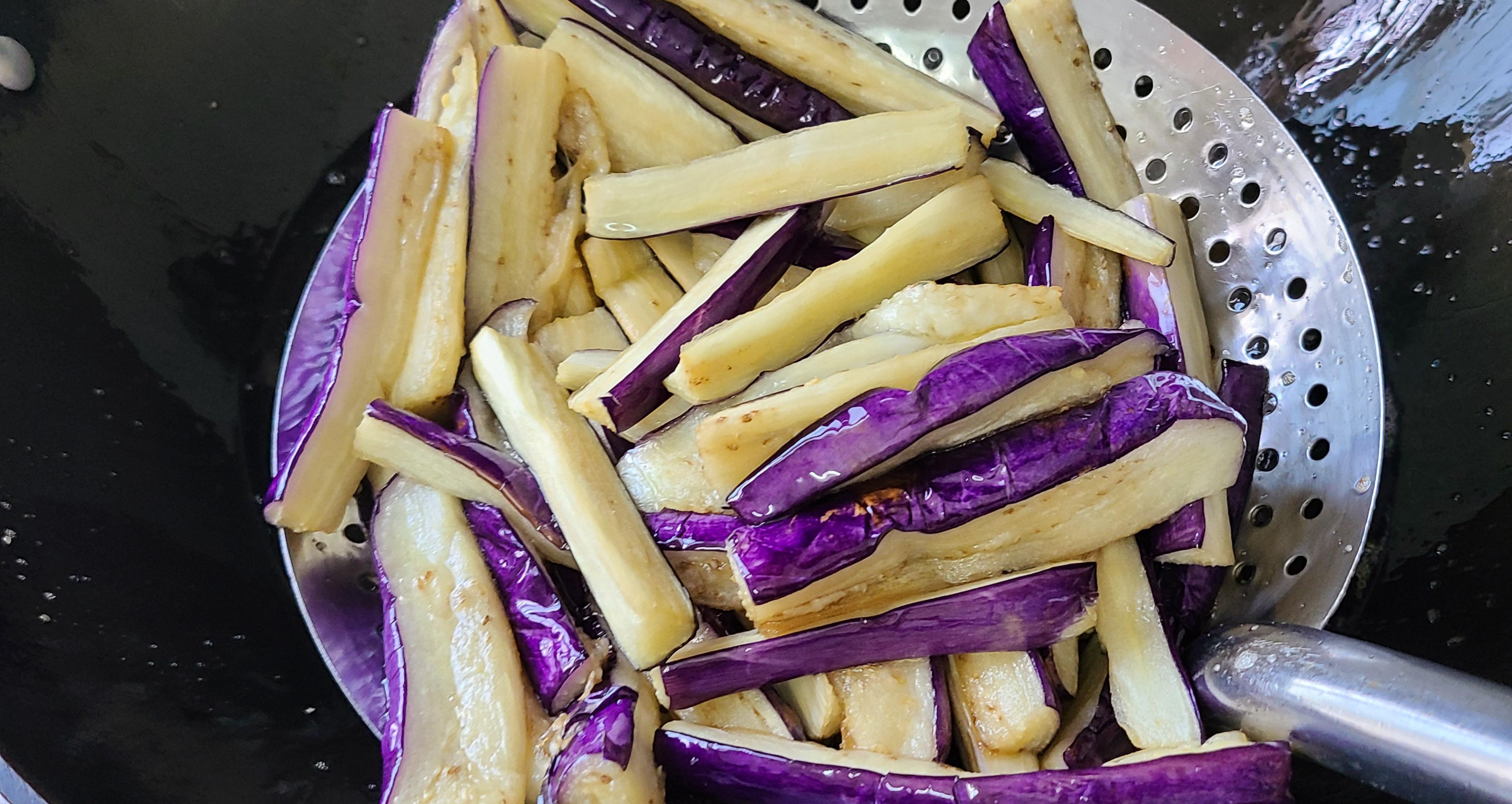 咸鱼茄子煲，广东人爱吃的下饭菜，咸香美味，每次做都很好吃