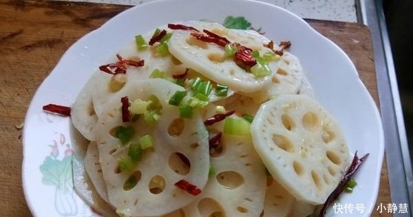 莲藕一焯水就发黑?牢记几个小技巧,莲藕白净又脆爽,特别好吃