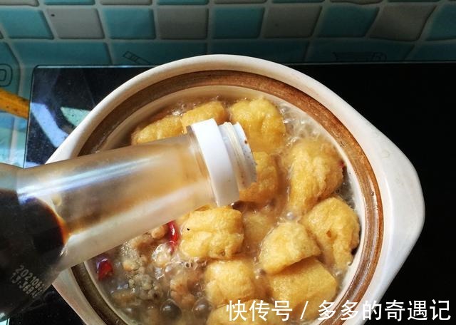 3样食材巧搭配，扔进砂锅炖一炖，汤鲜味美，一大锅连汁都不剩！