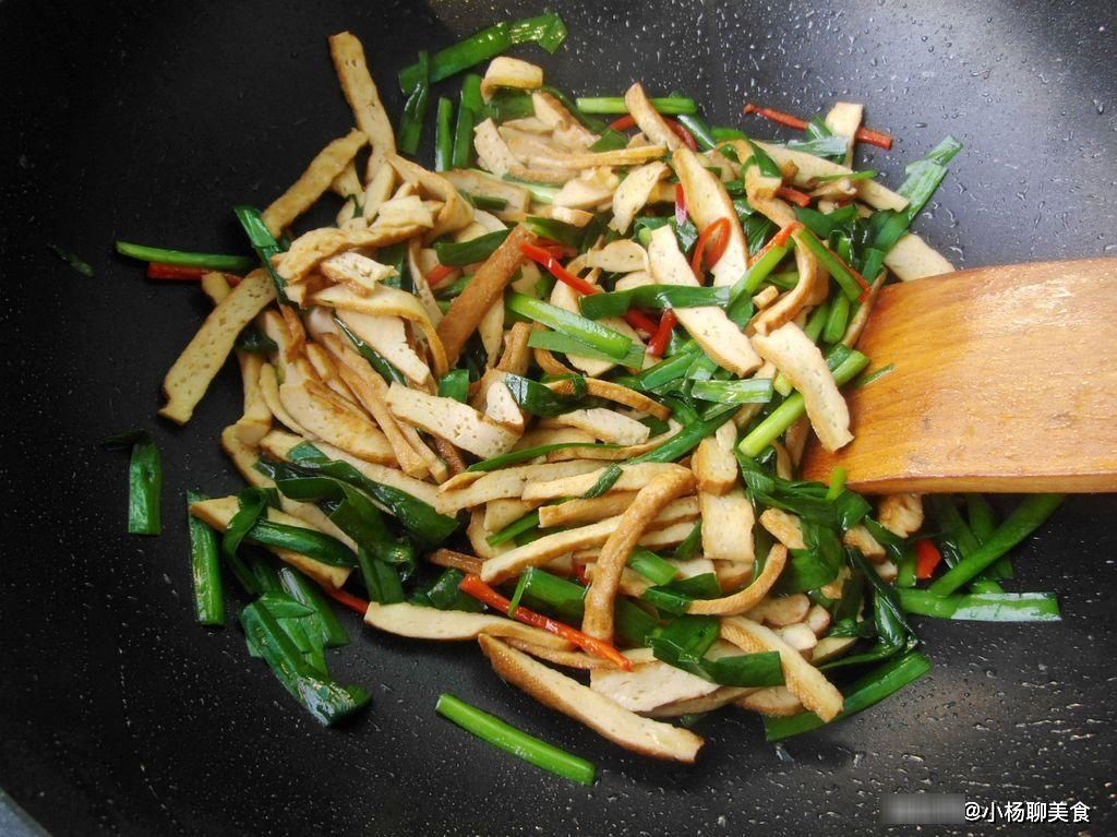 冬天，吃大鱼大肉不如它，上锅炒一炒，补钙长个头，好吃又下饭