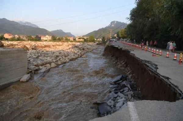 九间房镇|暴雨突袭蓝田致多地受灾 一方有难八方争分夺秒救援