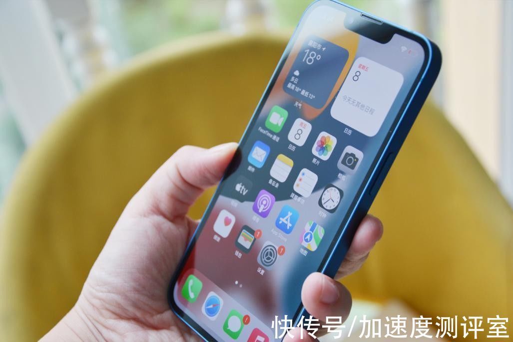 iphone|到底是选iPhone12还是13？仅400元的差价，对比后终于不纠结了