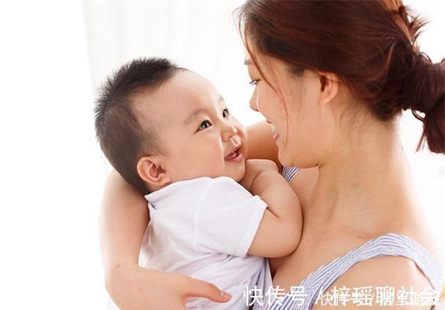 家长|宝宝为啥喜欢被“竖着抱”?主要有2点原因,家长要满足宝宝