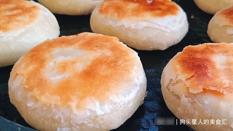 红豆酥饼的懒人做法，外面20块钱一斤，在家做成本不到5元，真香