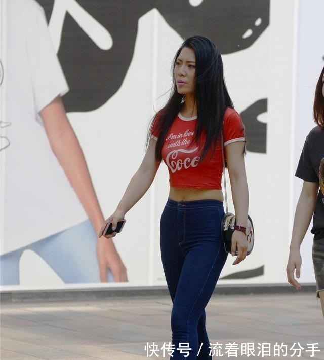 短裤 橘色紧身半袖搭配蓝色打底裤，百搭又好看，干净利落简约！