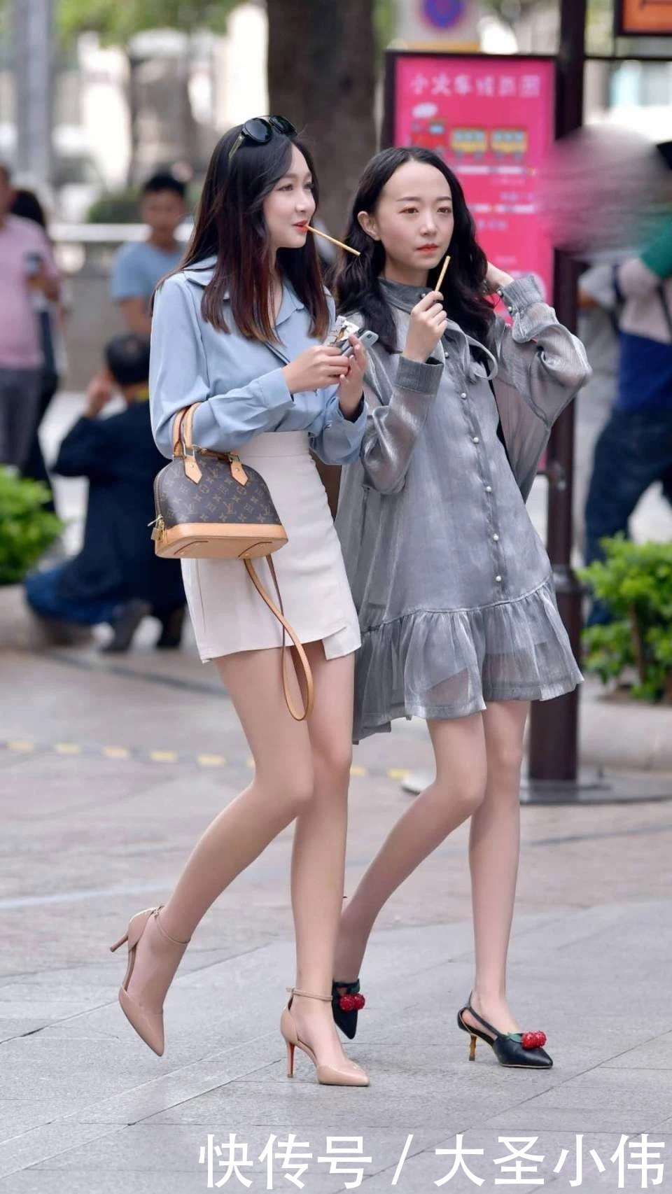 小姐姐|美女街拍两给美女的腿都好细呀矮一点小姐姐好卡哇伊