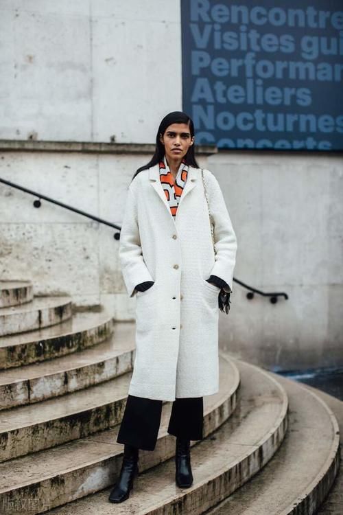 减龄|冬天里藏肉又时髦的穿搭,一定是“阔腿裤+短靴”,洋气还减龄