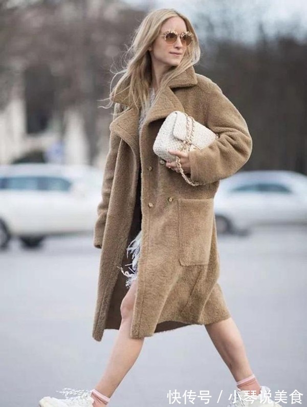 马丁靴 女人过了50岁,建议少穿高跟鞋多穿这3种鞋,时髦舒适还百搭