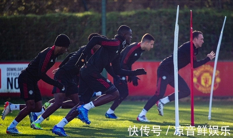 卡里克|朗尼克亲临红蓝大战!名宿预测曼联1-2失利,球迷:看完就后悔了