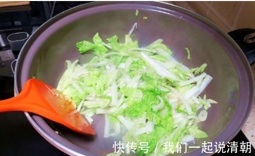 蘑菇|白菜最新做法，不炖豆腐，不凉拌，不放一块肉，比吃肉香，特解馋