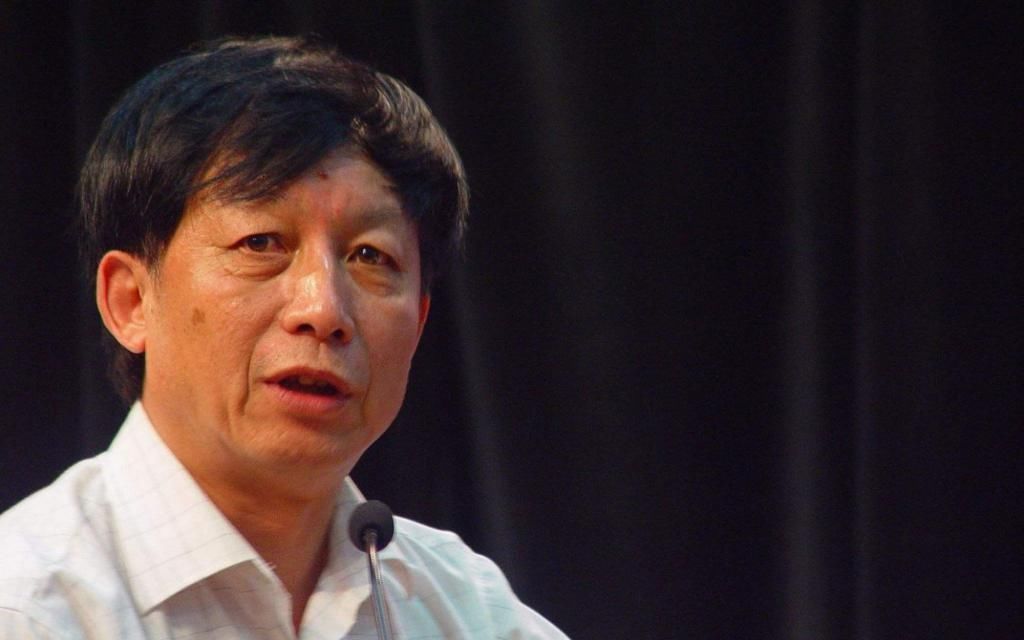 陈丹青评价于丹是个“神父”,于丹和易中天真是二三流学者吗