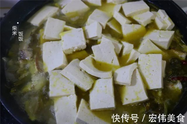 泡椒|我家吃鱼，最喜欢这懒人做法，三种食材一锅炖，出锅连汤也不剩