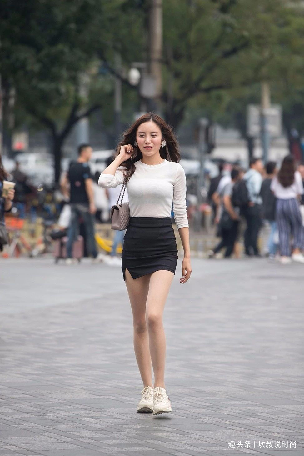 高跟鞋 想要打造气质美,那就试试简约得体的半身裙穿搭,舒适又好看