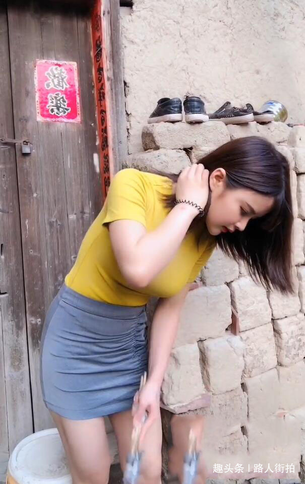 妹子 干净白皙的妹子,穿上时尚又个性,绽放不一样的乡村美!