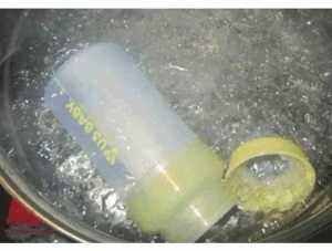 “开水烫奶瓶”省事又有效？宝妈坚持一月后，宝宝却进了医院