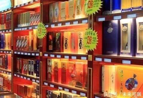 粮食|超市里的4种白酒,因太便宜无人问津,其实都是纯粮食酿的好酒