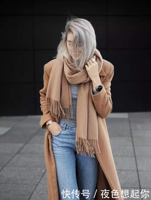 系法|喜欢穿大衣的女人,围巾建议这些“时髦系法”,脸都偷偷小一圈