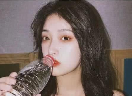 女生想有“婴儿鼻”晨起坚持3个习惯，或助你远离“草莓鼻”