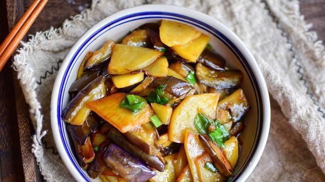 少许|被人称为“天然血管清洁工”,每天炒一盘,软化血管,血管通畅了