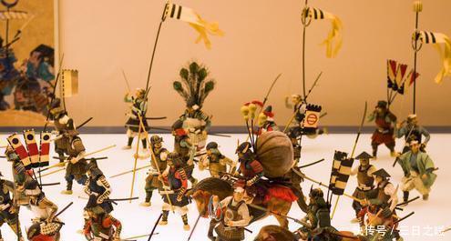 解密|解密日本战国时期，骑兵在作战时身后为什么背着一个红色大口袋！