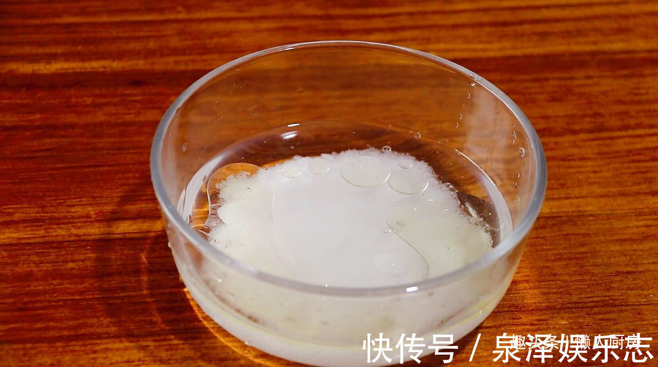 过年吃的茶食不用买，自己在家做，半斤面粉能做好多，又香又脆