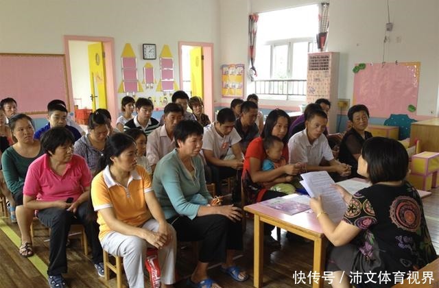 “硬核爸爸”火了，反复修改家长群名称，老师哭笑不得：移出去吧