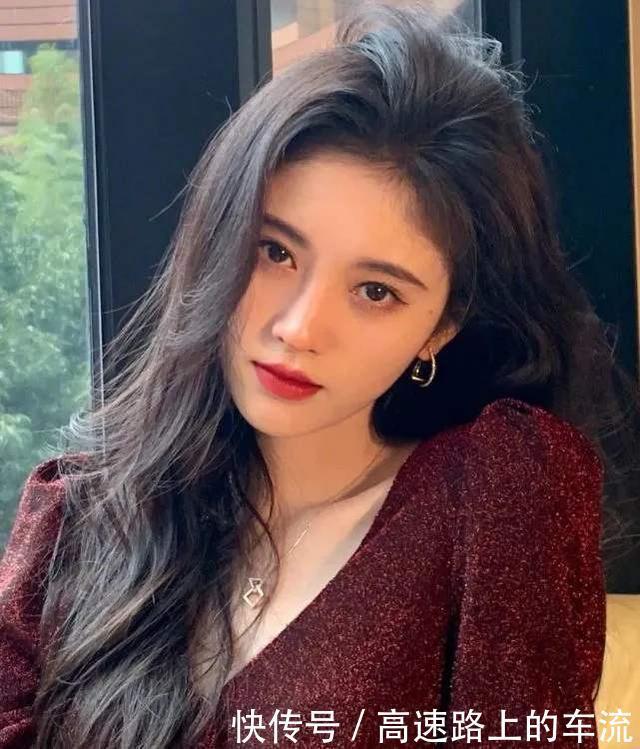 刚洗完脸就涂抹精华液难怪效果不佳还干燥，要注意以下这三点