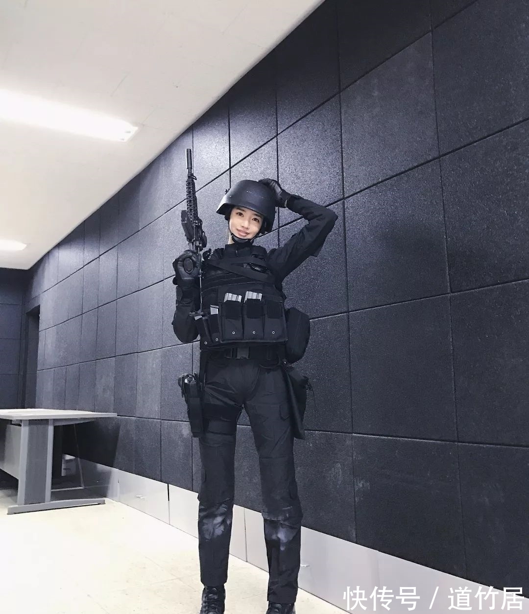 健身|女人撸铁后有多性感？这位健美皇后，曲线凸显，女人味十足