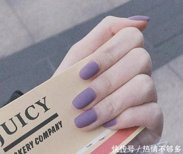 神秘|冬季“超火”磨砂美甲,绿色贵族,紫色神秘,它最受年轻人喜欢
