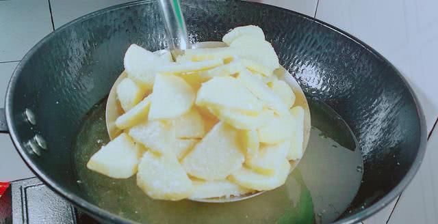 干锅土豆片很多人做错了，大厨教你几个技巧，味道十足，好吃下饭