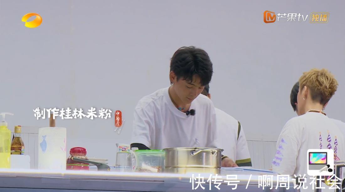 中餐厅5|《中餐厅5》到底有多假客人吃到生米线不吭声，赵丽颖反应得体