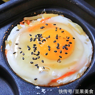 黑芝麻|#圣迪乐鲜蛋杯复赛#鸟巢蛋饼