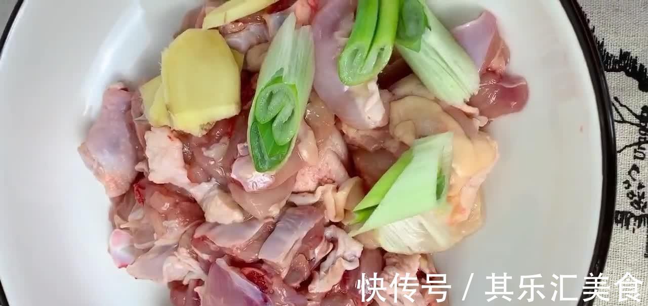 四川厨师教你做辣子鸡,2只鸡腿满满1大盘,香辣刺鼻麻辣入味