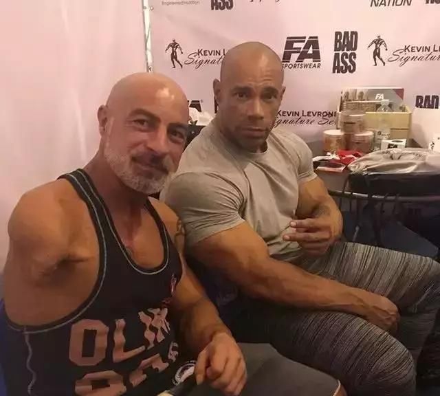 健身|虽然他健身3年体重一斤没涨,我却被深深感动了!