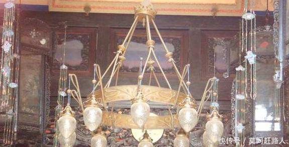 灯泡|慈禧太后第一次见到灯泡,说了2个字,连身边的太监都笑了!