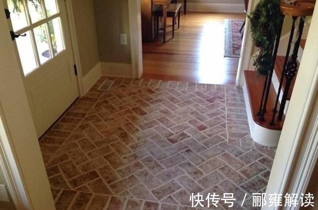 出家门|邻居坚持用红砖铺地,省下一半装修费,看完效果大家争相模仿!