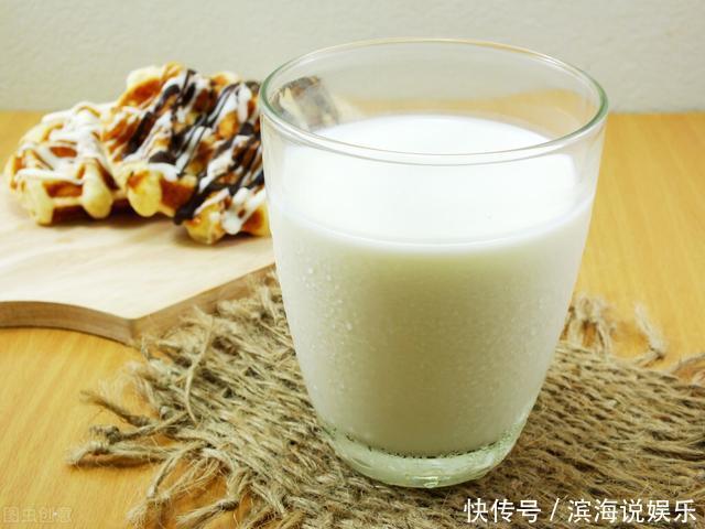 纯牛奶加热的正确方法是?盒装和袋装有啥区别?今天一次讲清楚